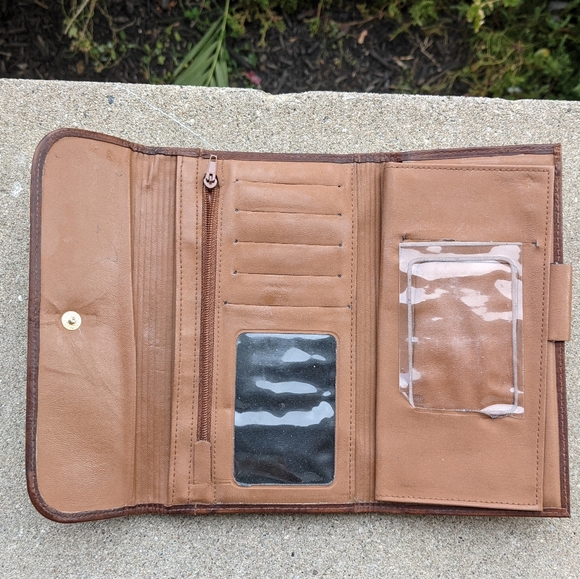 Buxton Velvet Touch Cowhide wallet - Picture 2 of 8